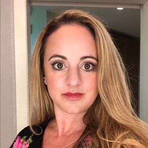 Meet your Posher, Dee